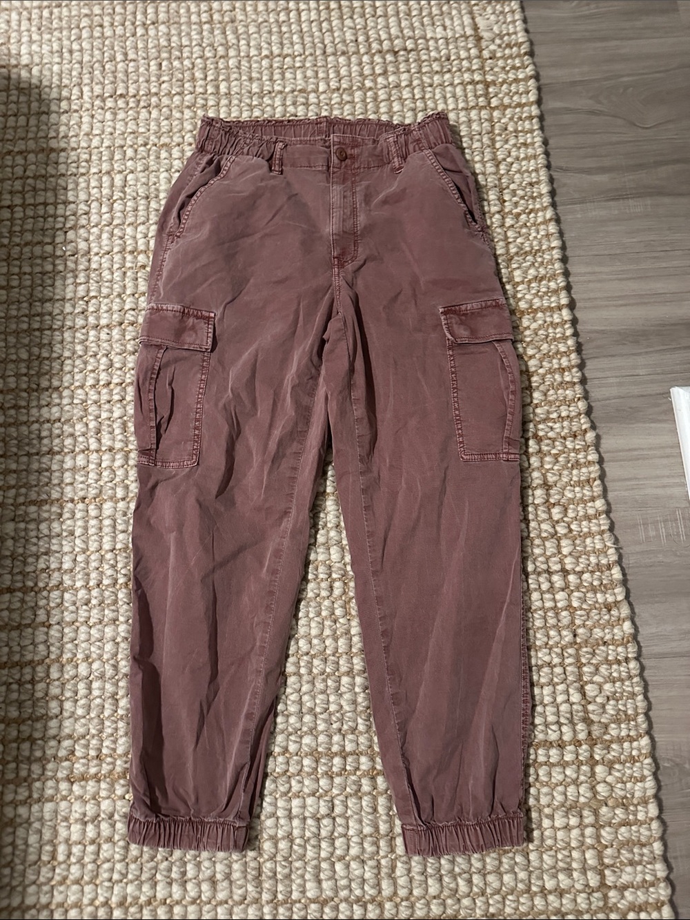 American Eagle Outfitters Mauve Cargo Joggers